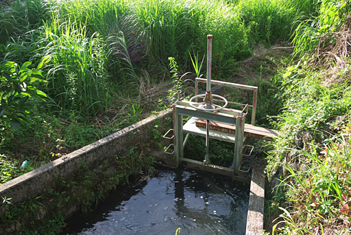 小型の水門