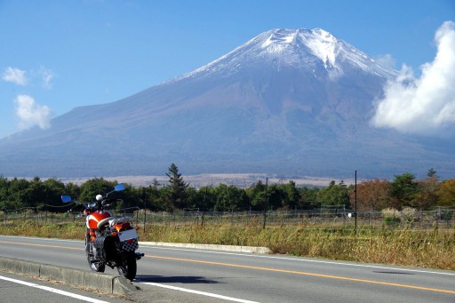 花の都公園近くからの富士山